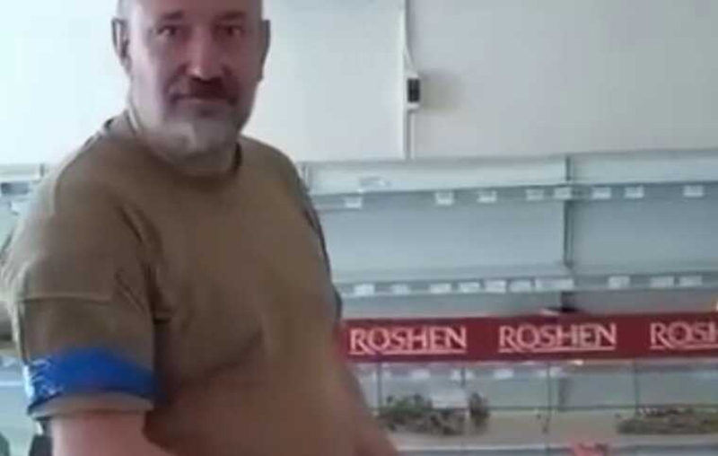 У крамницях на Курщині військові виявили стелажі з продукцією компанії Roshen