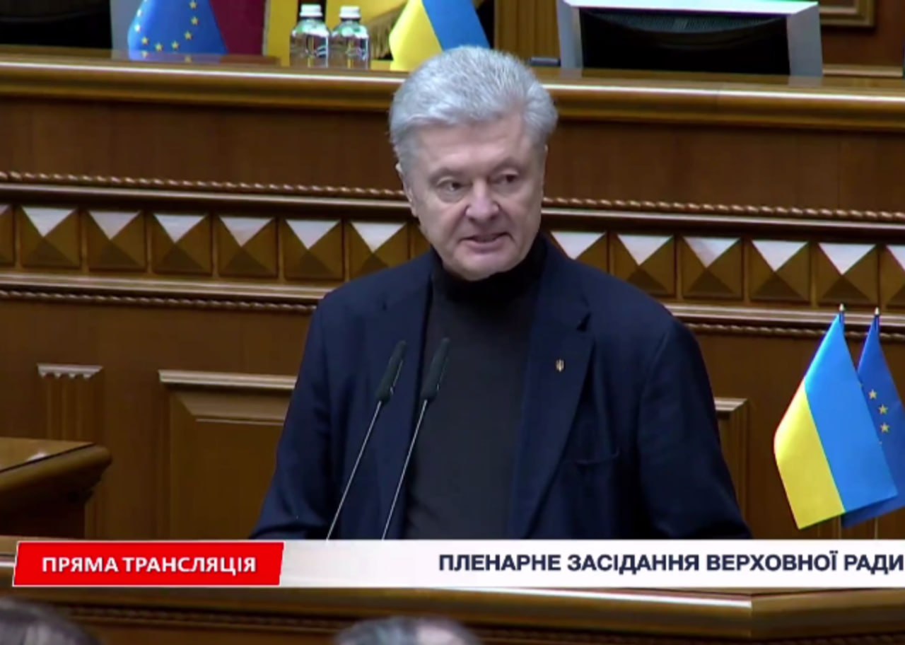Порошенко перекладає відповідальність